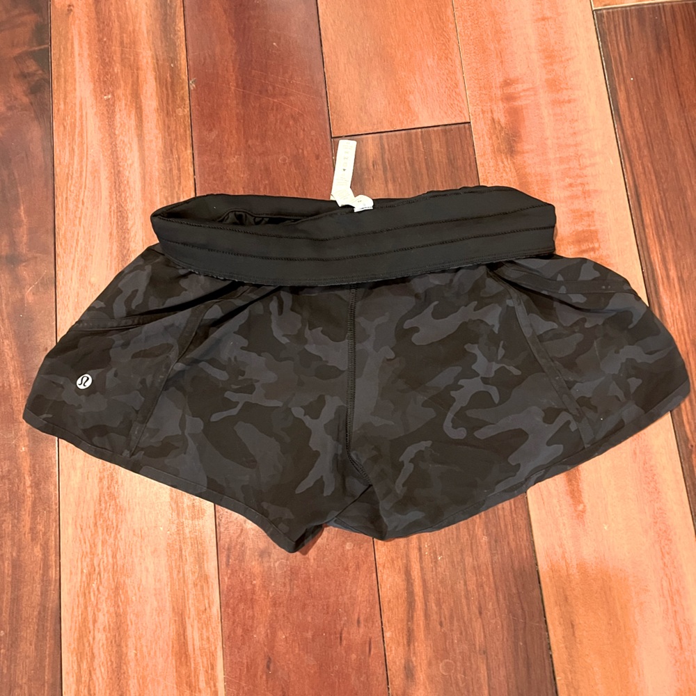 Lululemon Hotty Hot Low-Rise Lined Short 4"
